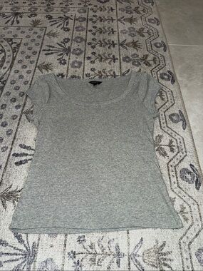 Banana Republic NWOT Women’s Scoop Neck Short Sleeve Top - Gray